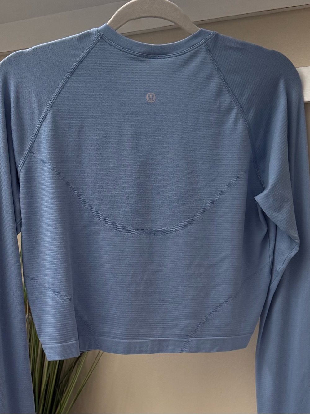 Lululemon Swiftly Tech Crop Long Sleeve Shirt 
Oasis Denim Starch Blue 12 💎 EUC